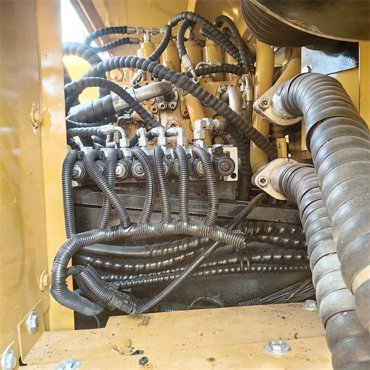 Active Sany SY215 Excavator in ORIGINAL Hydraulic Valve Machine Weight 21000 KG