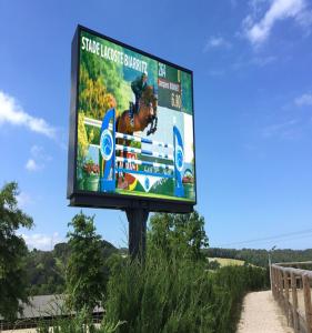 China 320*160mm Led Outdoor TV Billboard , 60Hz Video Wall Display Panels factory