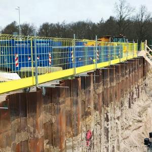 China Multi-angle Edge Protection Barrier with Adjustable Support Legs factory