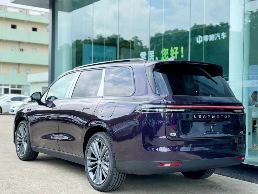 Leapmotor C16 6 Seater Medium And Large SUV with 520Km Long Range and Maximum Speed up to 170 km/h