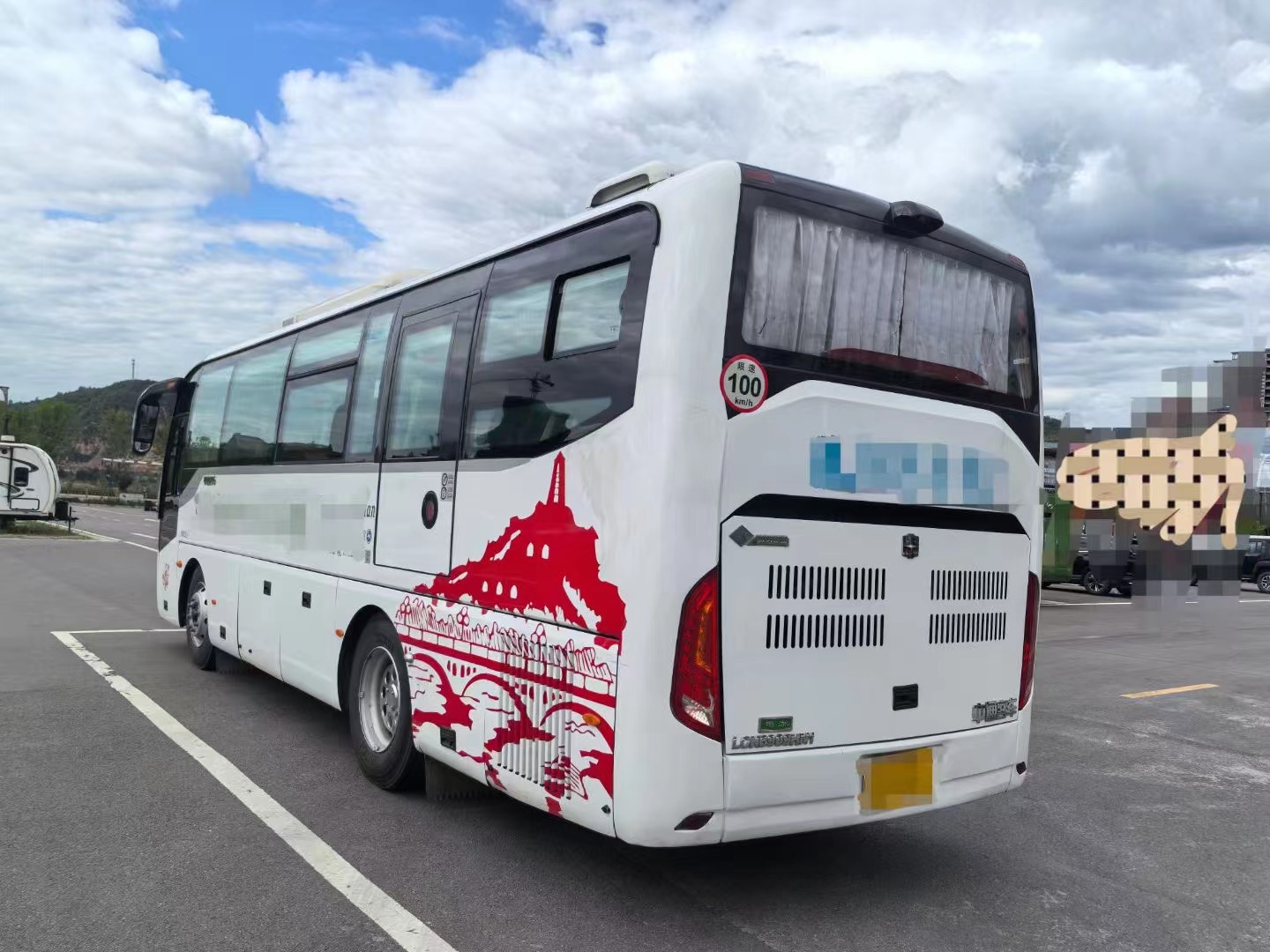 Ultimate Luxury Tour Coach Ready to Ship with Seating and Euro 5 Diesel Engine Used Bu