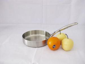 China Stainless steel tri-ply Frying pan,cast iron handle,Size 20/22/24/26/28cm factory