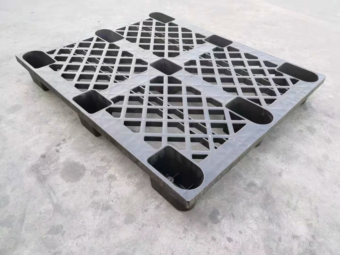 China HDPE Reinforced 1200*1000 Mm Black Plastic Pallets on sale