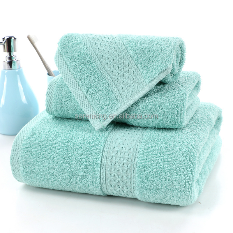 Embossed Bath Towels in Solid Color for a Luxurious and Comfortable Bathing Experience