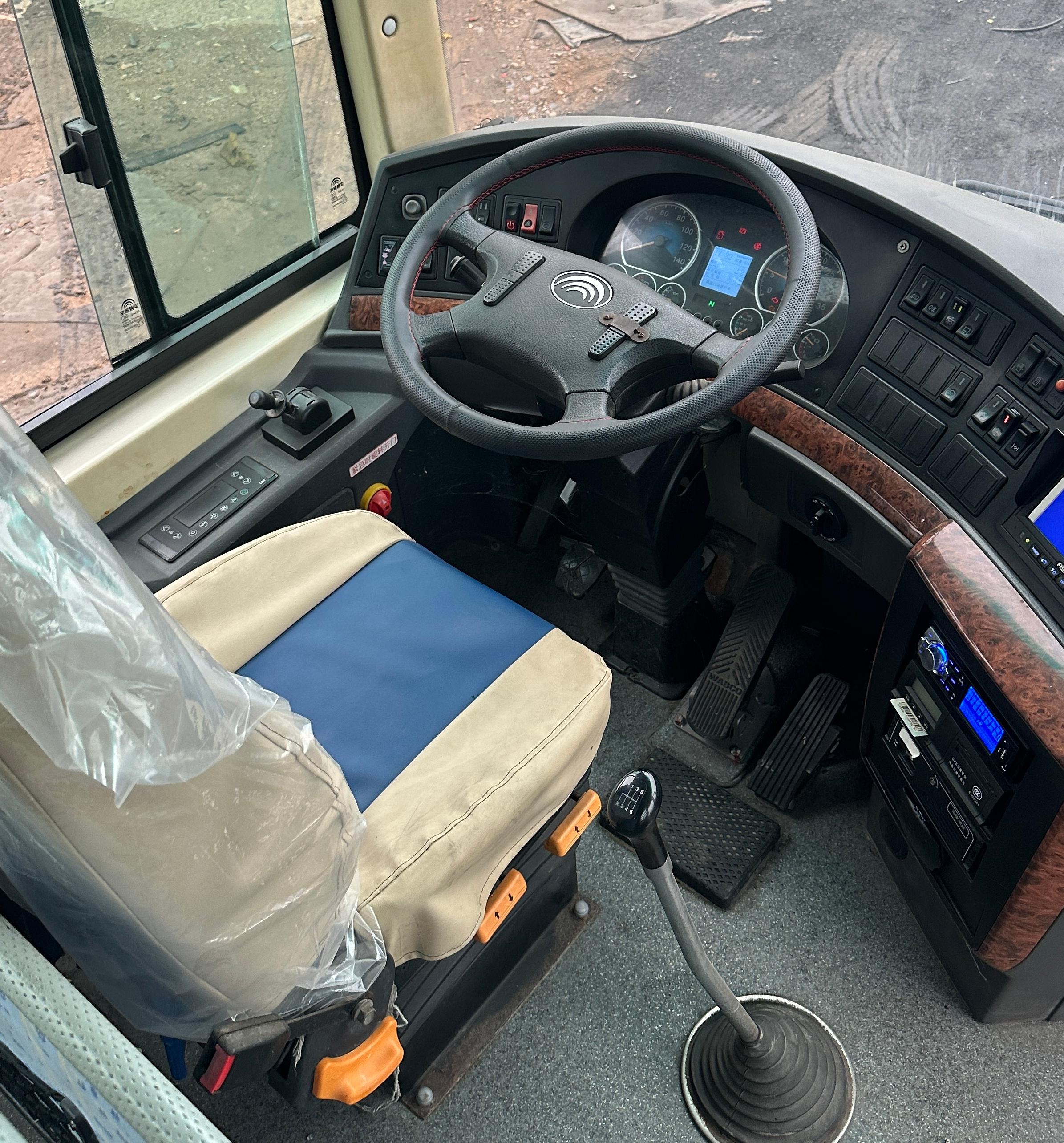 Used Buses of ZK6121 with 55-70 Seat Capacity in Euro 3 Emission Standard