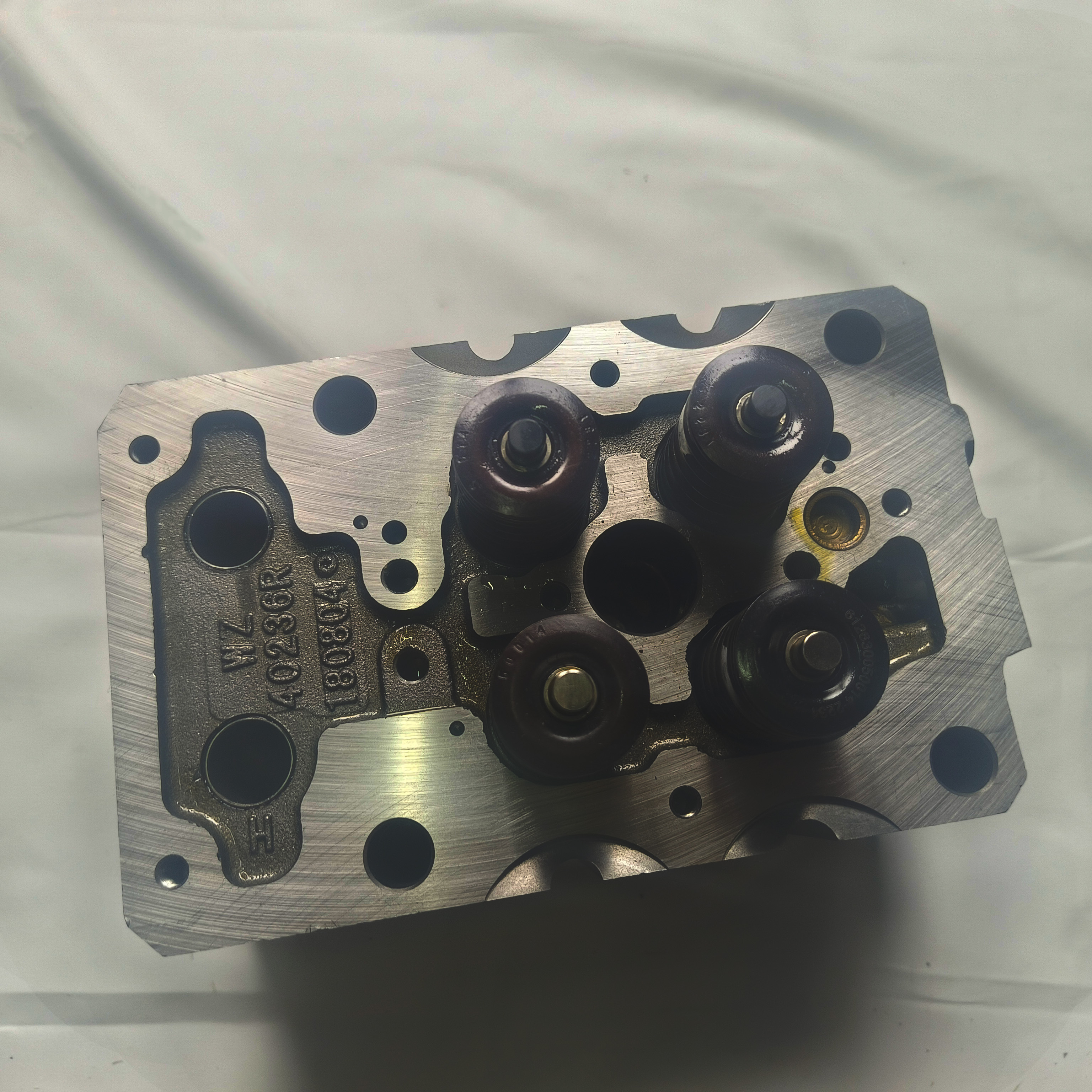 Engine Spare Parts Cylinder Head 40236R 180804 Designed for Construction Machinery