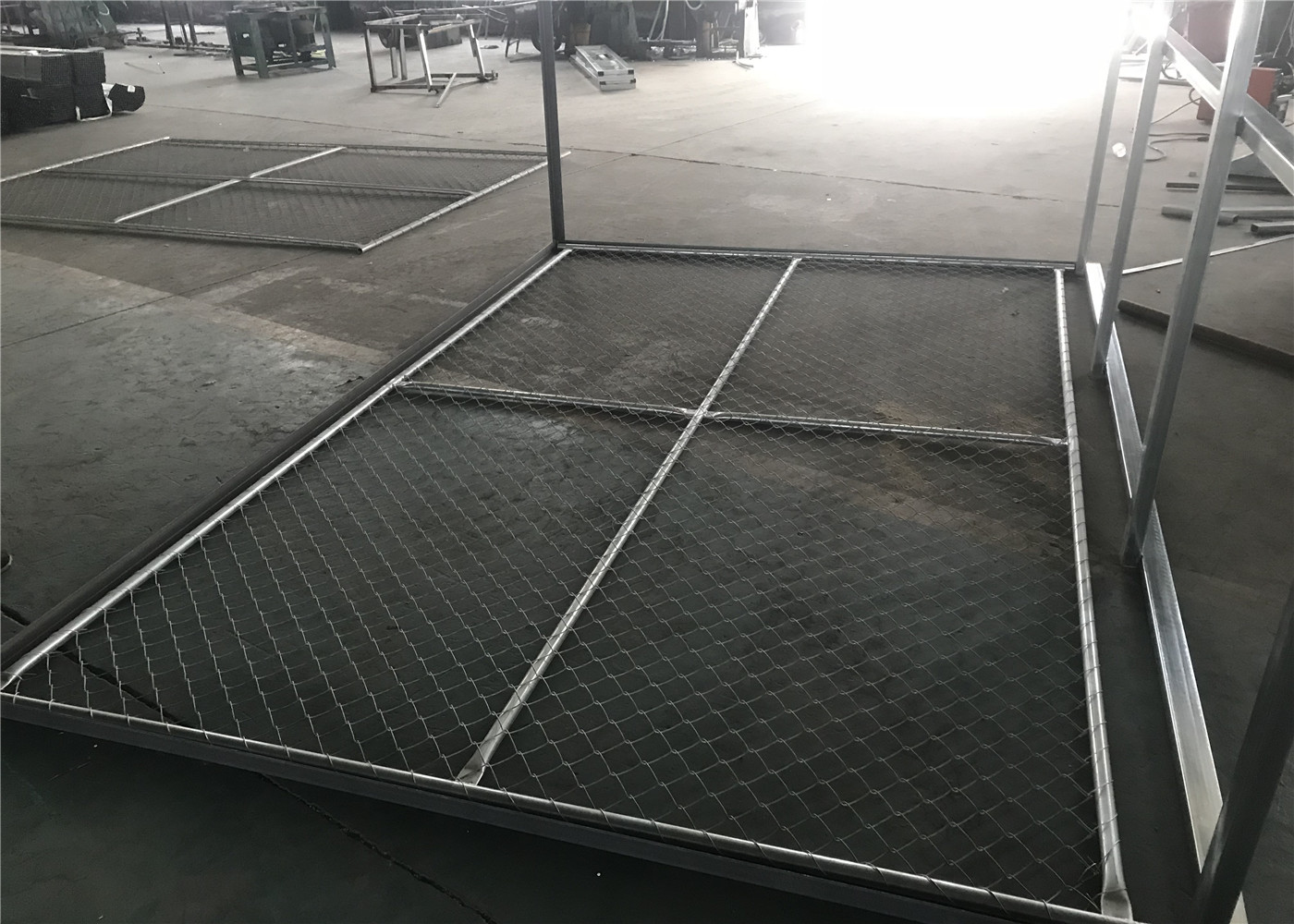 Chain Mesh Construction Wire Fence Panels OD 33.2mm wall thick 1.5mm Mesh 60mmx60mm Diameter 2.7mm