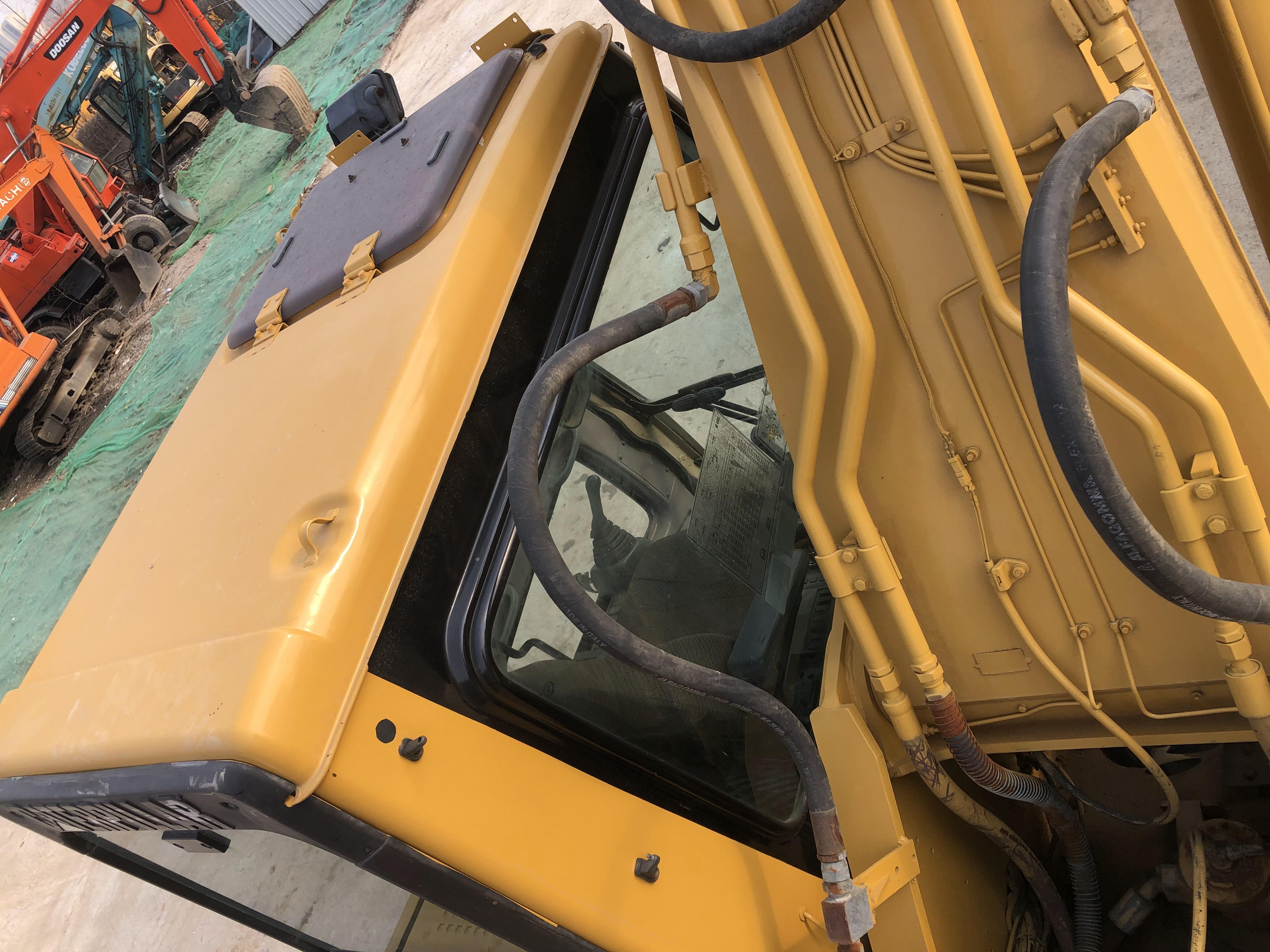 Transport Width 3.39 m Used CAT325B Excavator for Heavy-Duty Earthwork and Shipping