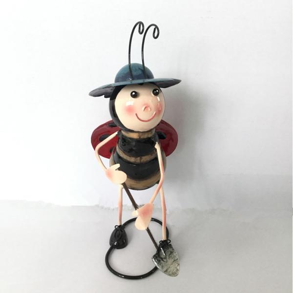 Bee Ornament High Weather Resistance Metal Garden Decorations Add a Touch of