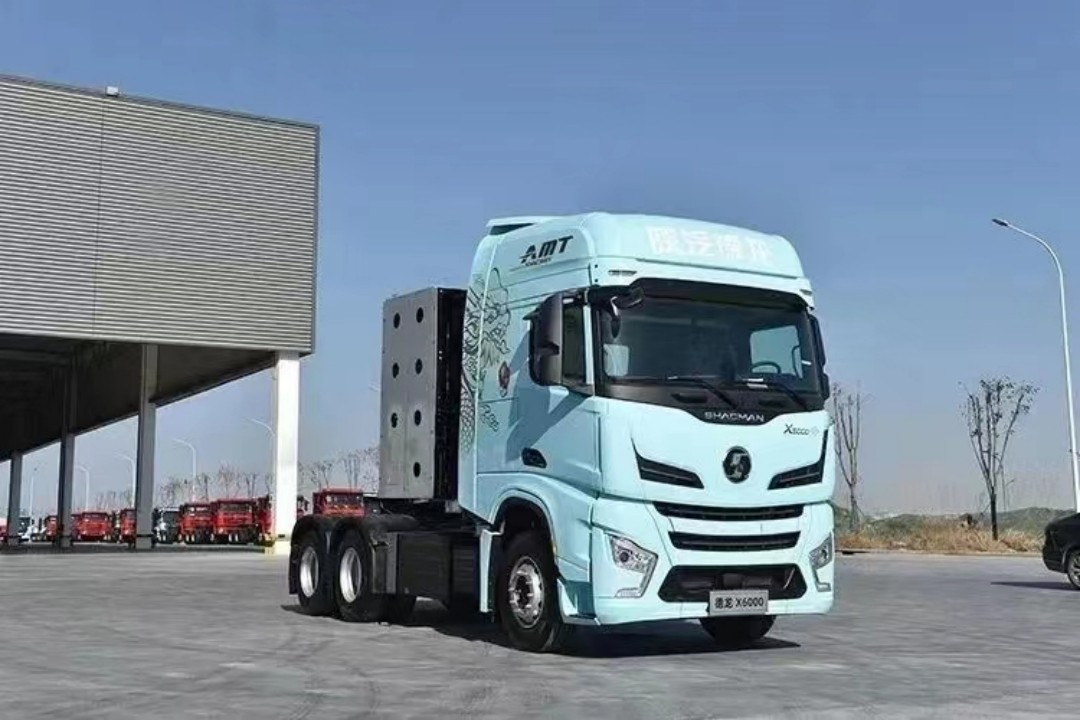 SHACMAN X6000 Natural Gas Tractor