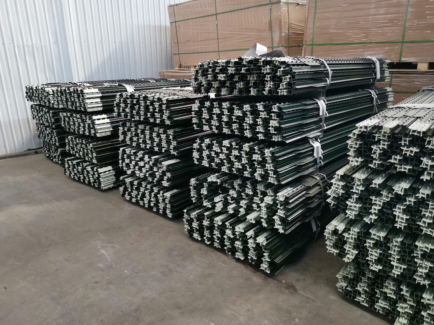 1.33 Lb Per Foot Steel Studded T Post For Cattle