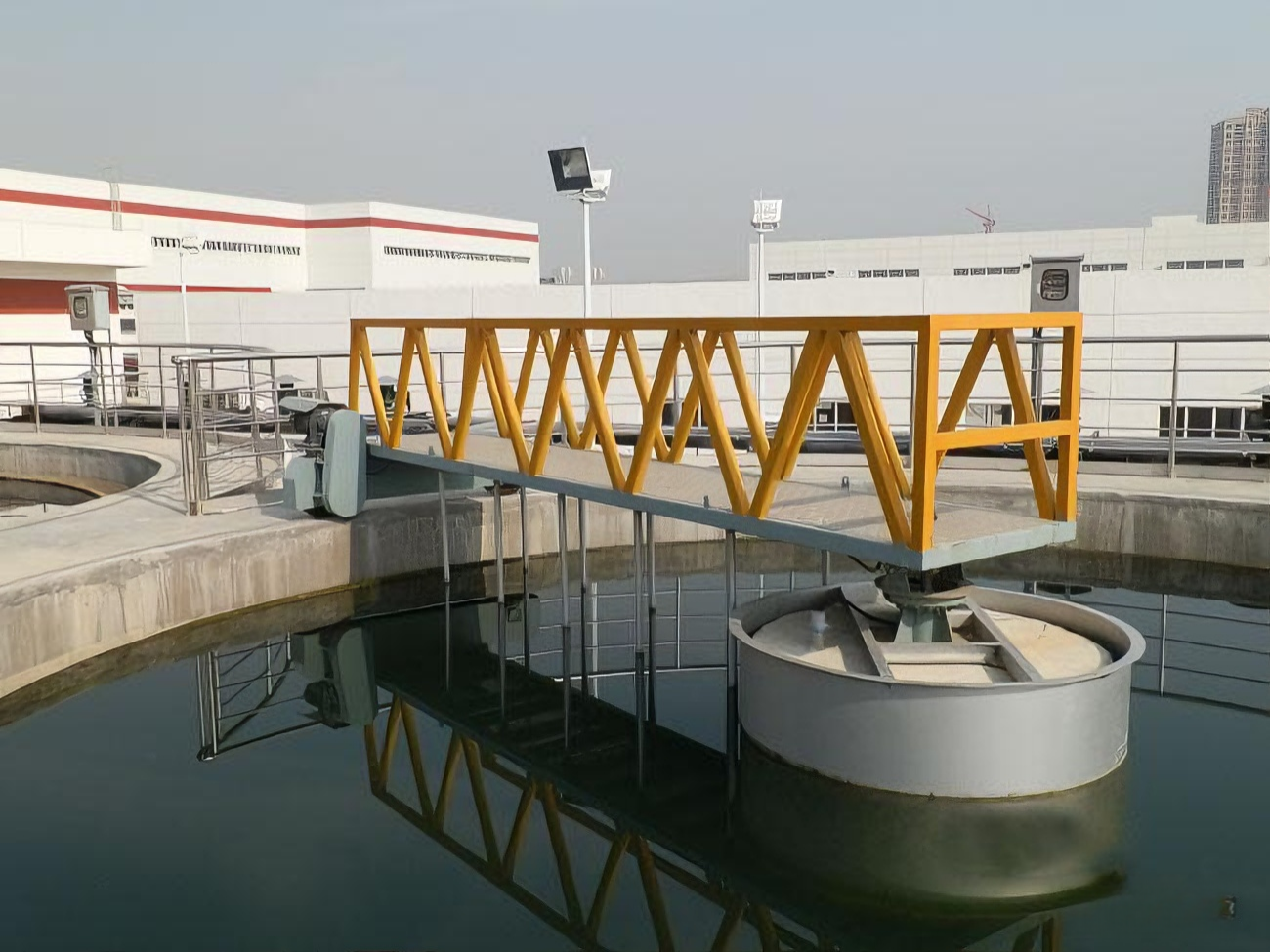 China 8m – 60m Center Drive Sludge Scraper Vertical Shaft Clarifier Scraper factory