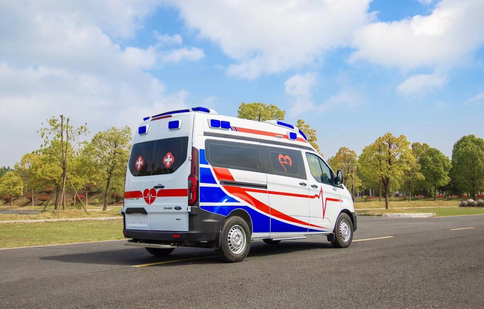 85kw Engine Power Emergency Ambulance Car With Rear Drum Brake System