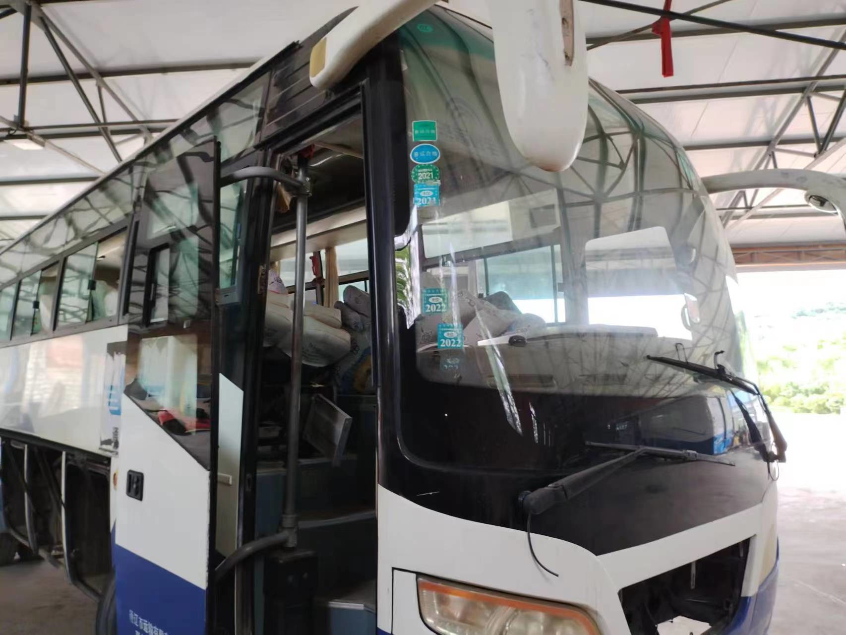 Used Shuttle Bus Front Engine 41 Seats Sliding Window Air Conditioner Leaf Spring 2nd Yutong Minibus ZK6892D