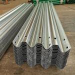 Q345 SJ345R Zinc Coated Highway Guard Rail for 550G/M2 1.80oz/FT2 Minimum Single