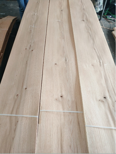 KNOTTY OAK VENEER PIPPY OAK VENEER WITH RUSTIC TEXTURE