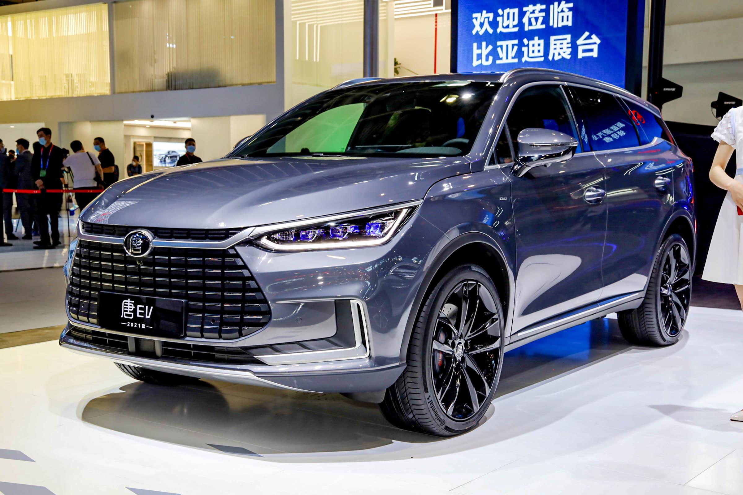 White BYD Tang 2023 Luxury Electric Car Smart LCD Intelligent Auto Car with 4G Internet and LCD Display