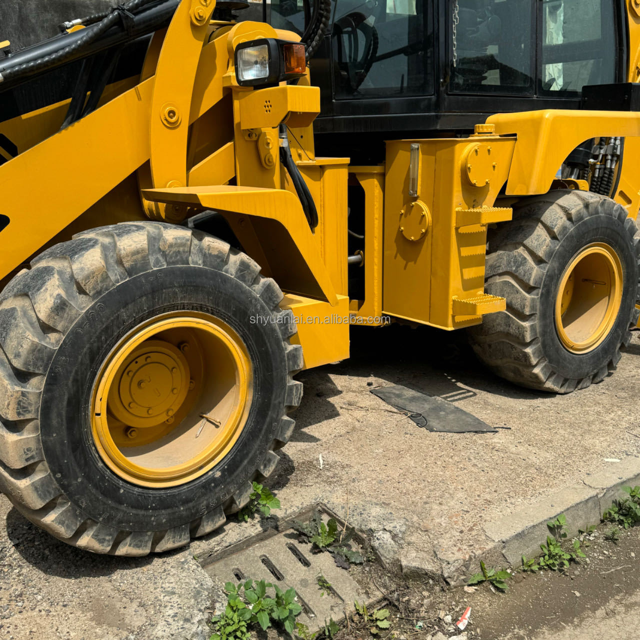 Second Hand CAT420 Loader with Strong Power and Overall Soft Steel Design