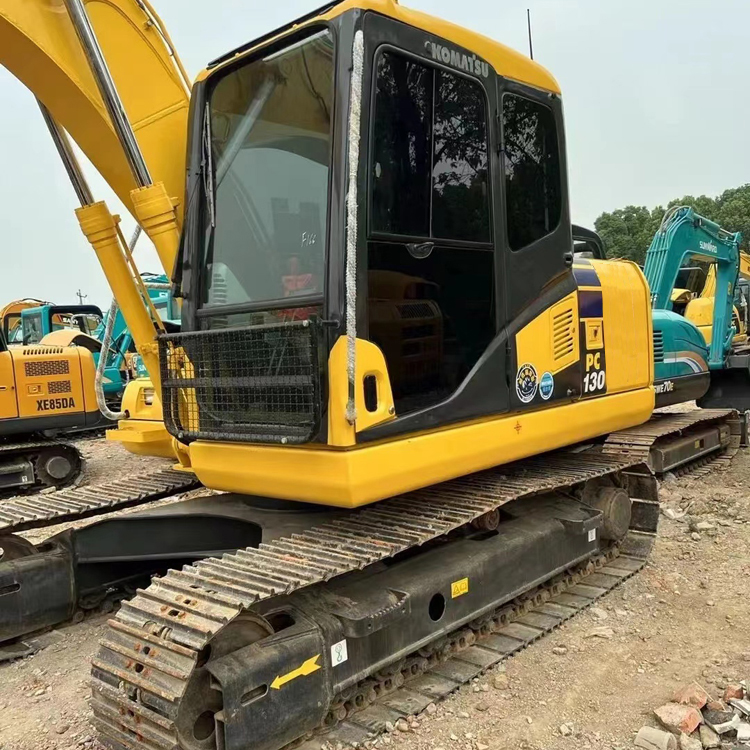 Less Hour Used Komatsu Excavator PC130-7 13 Ton Made in Japan Good Condition in Shanghai