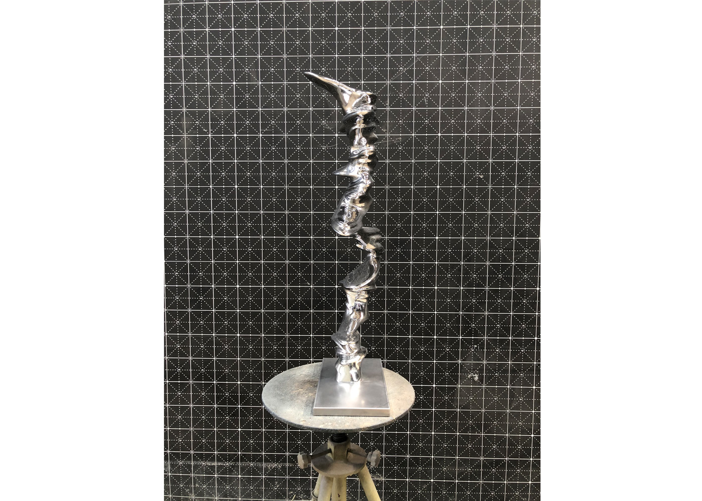 Mirror Polished Twisted Column Stainless Steel Sculpture For Garden Or Home Decoration