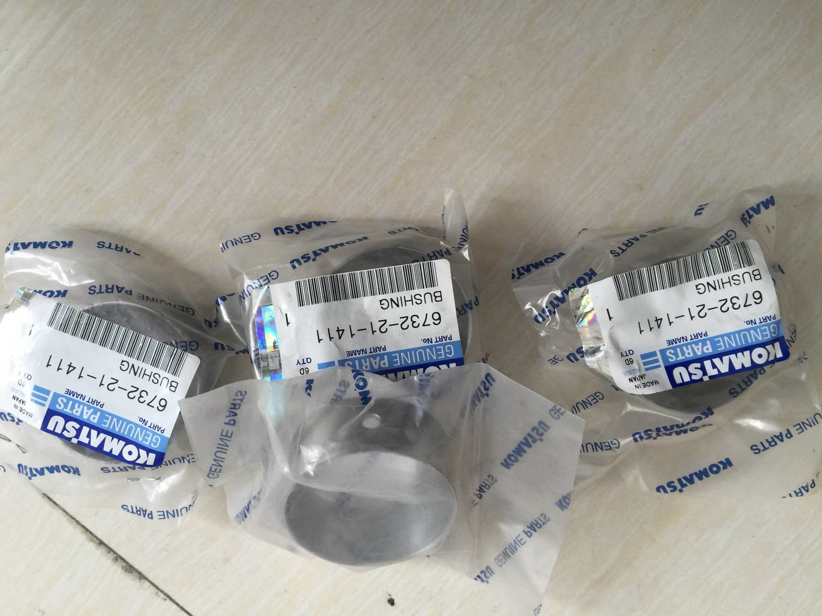 Part No. : 6732-21-1411 Bushing use for komatsu pc220-7 pc200-8 CYLINDER BLOCK