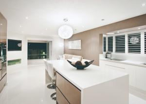 China Solid White Quartz Kitchen Countertops Artificial Quartz Stone Slabs Non Slip factory