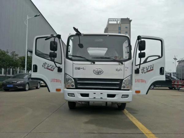 150 - 250hp Used Tanker Truck 5 - 15L Capacity Petrol Carrier 4 * 2 All Wheel