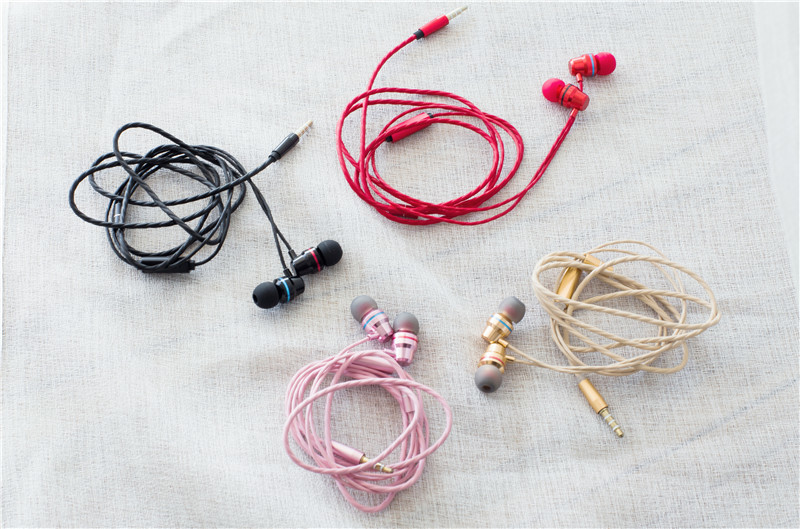 2018 new cell phone accessories wired earphone Voice principle moving coil 6u speaker with 3.5mm plug and long line