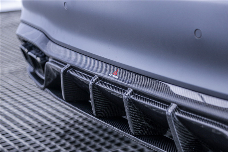 Auto Parts Carbon Fiber Body Kit for Mercedes E63S E63s Carbon Fiber Front Scoop Diffuser Spoiler Carbon Fiber Hood