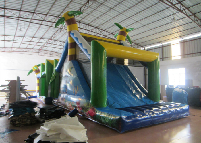 White Shark Inflatable Obstacle Courses Silk Printing 14 X 4m With Palm Trees