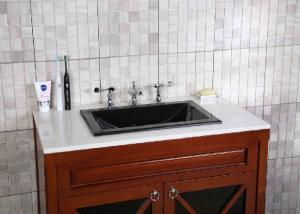 China Black Granite Countertops Single Sink Polished Treatment CNC Engraved factory