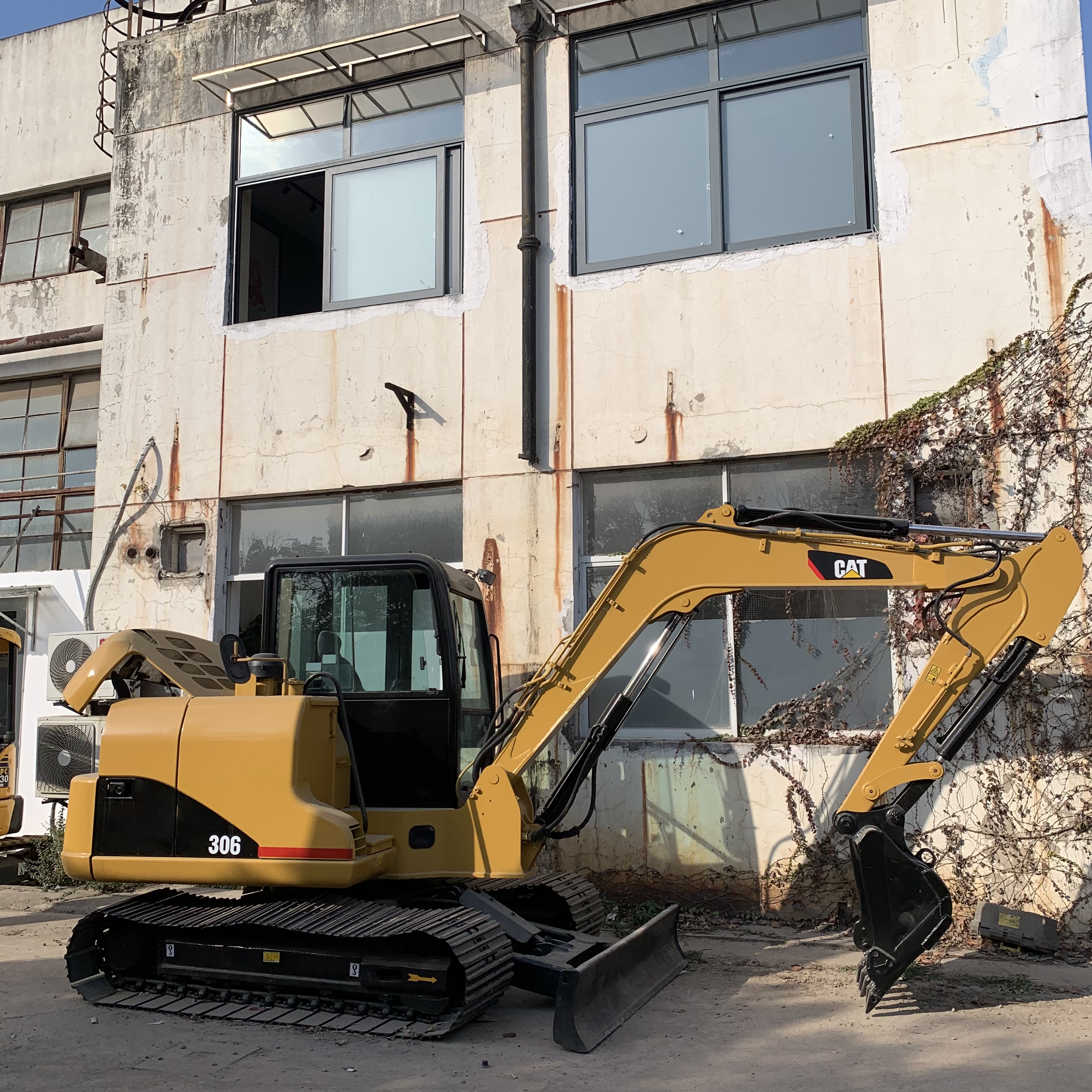 Used Cat 306 Excavator 6 Ton Mini Excavator with Low Working Hours and 41.5KW Power