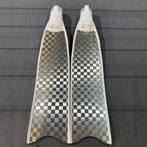 China 100CM Long Freediving Fins Lightweight Impact Resistant With White Footpocket factory