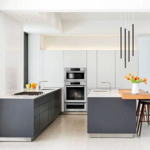 China 1500MM Acrylic Panel Solid Timber Kitchen Cabinets Oak Island Kitchen Cabinets factory