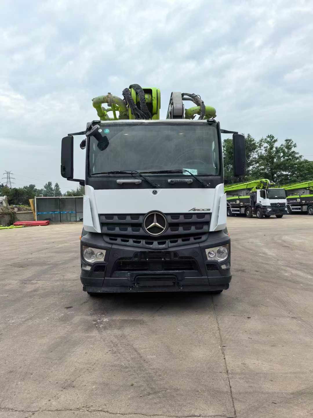 Used Concrete Pump Trucks 59m with Remote Controller HBC and Stable Condition