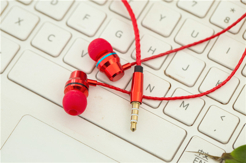 2018 Hot Sell China good music quality 6 u speaker color mp3 mobile phone computer wired earphone
