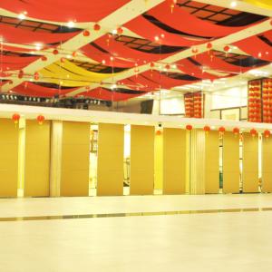 China Hotel Banquet Hall Acoustic Movable Partitions Walls / Folding Sliding Gate factory