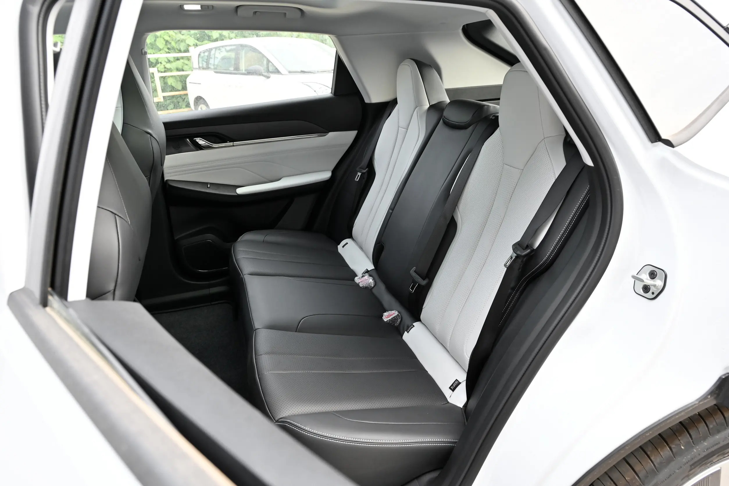 Plug-in Hybrid Dongfeng L7 EV 518 Pro Long-Range Electric SUV Mini Car Fast Charge 0.43 Hours Dongfeng Energy Vehicles