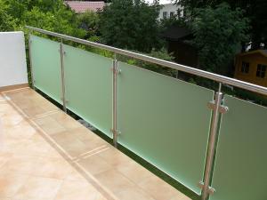 China Easy Installation Glass Design Balcony Railing Balustrade 6mm - 12.76mm Glass Thickness factory