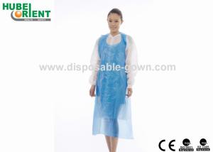 China No Sleeves Disposable Plastic Aprons 28''X42'' 28''X46'' For Water Prevention factory