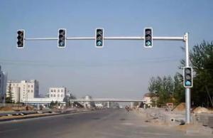 China Flexible Arm Pole Pedestrian Traffic Signal Post Pole For Crossing Road factory