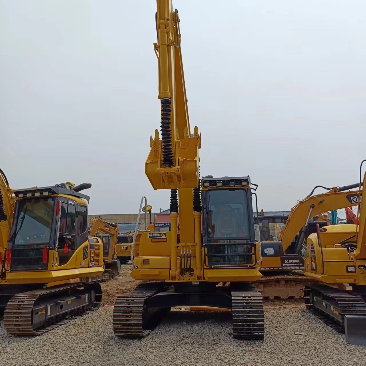 Secondhand 13 ton KOMATSU PC 130 excavator in Shanghai with 13000 KG machine weight