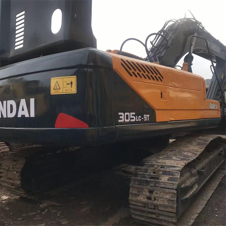 Large 30 Ton Used Hyundai 305 Excavator with Original Hydraulic Valve in Shanghai