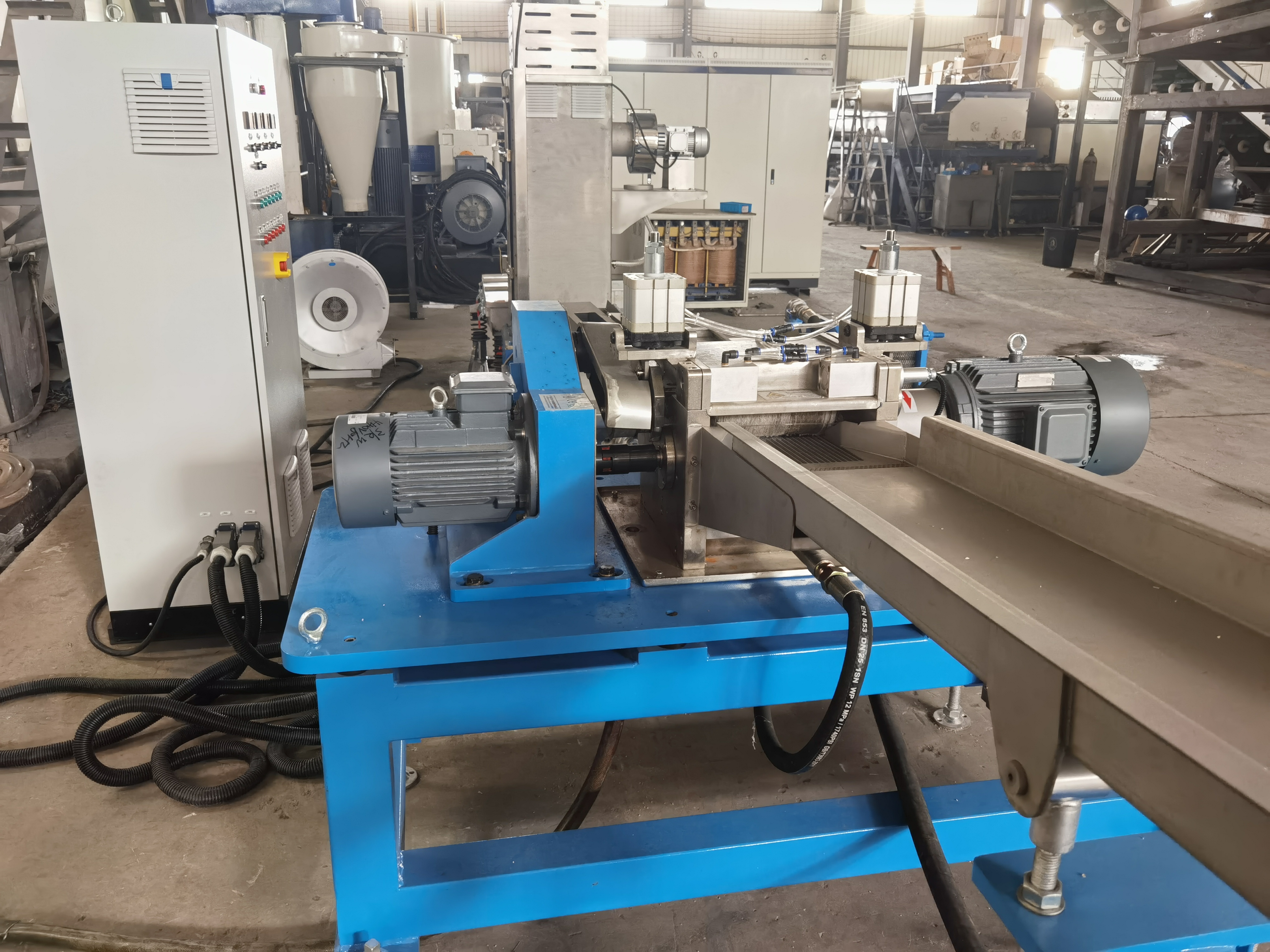 1500-2000kg/Hr PET Bottles Flakes Recycling Machine Plastic Recycling Production Line Automatic