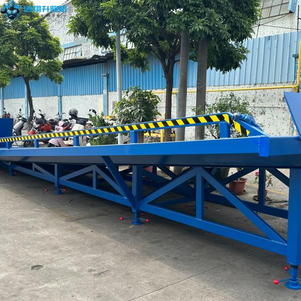China Mobile Loading Unloading Ramp for Container Yard Ramp Forklift Ramp Mobile Portable Ramp Steel Ramp factory
