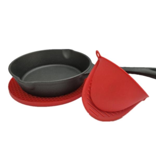 Kitchen Essentials: Silicone Heat-Resistant Oven Mitts & Pot Holders Set