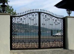 China Spanish Wrought Iron Double Driveway Gates Highway Anti Corrosion factory
