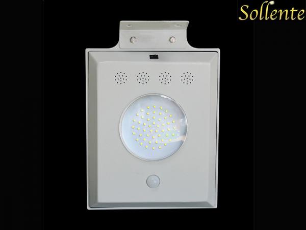 China 5W 550lm All In One Solar LED Street Light With Inbuilt Battery / PIR Sensor factory
