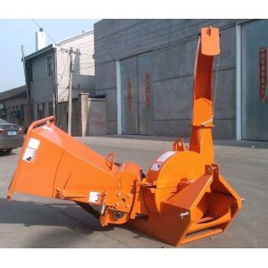 China 360 degree rotating discharge chute BX62 wood chipper, connection to tractor CAT I & II PTO revs 540/750 RPM on sale