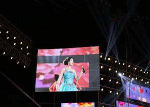 China P3.9 Slim LED Display Indoor LED Video Display 1100nits For Stage Club Bar Show factory